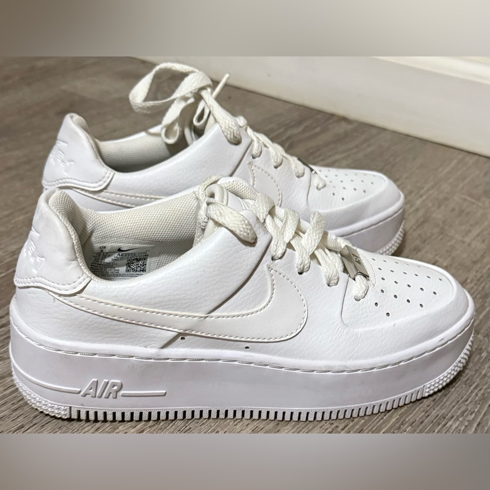Nike Air Force 1 Sage Low White Platform Sneakers | Women’s Size 6  Street Style - Picture 4 of 8